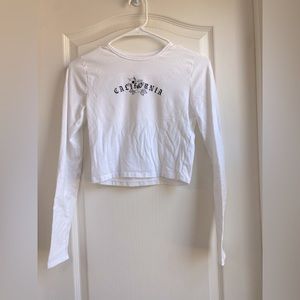 Hollister Long sleeve graphic cropped tee - Women’s M